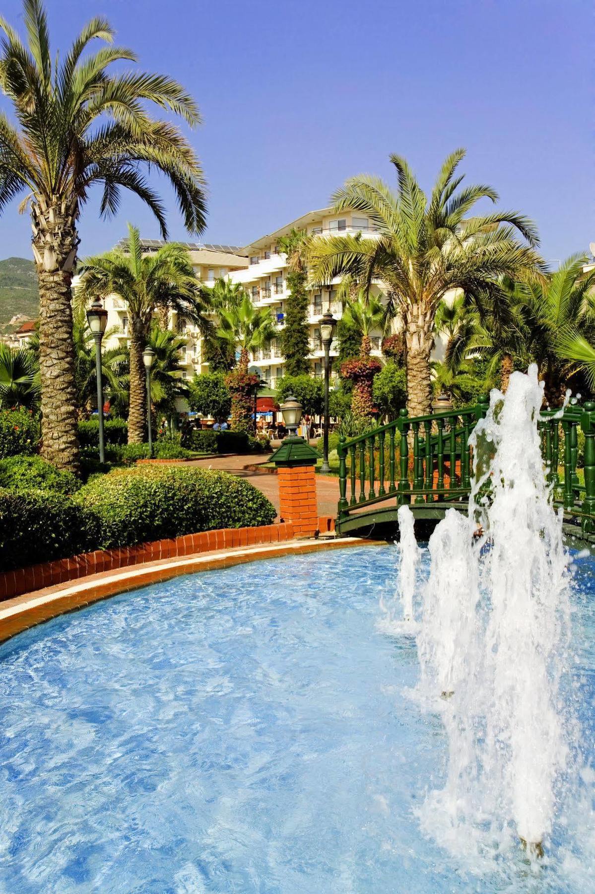 Riviera & Hotell 4*