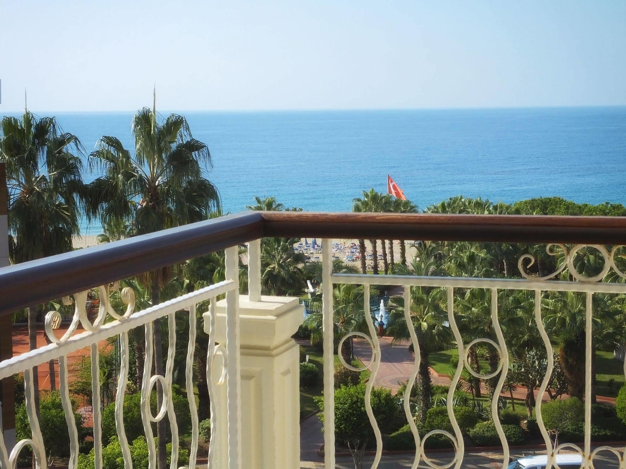 Riviera & Hotell 4*