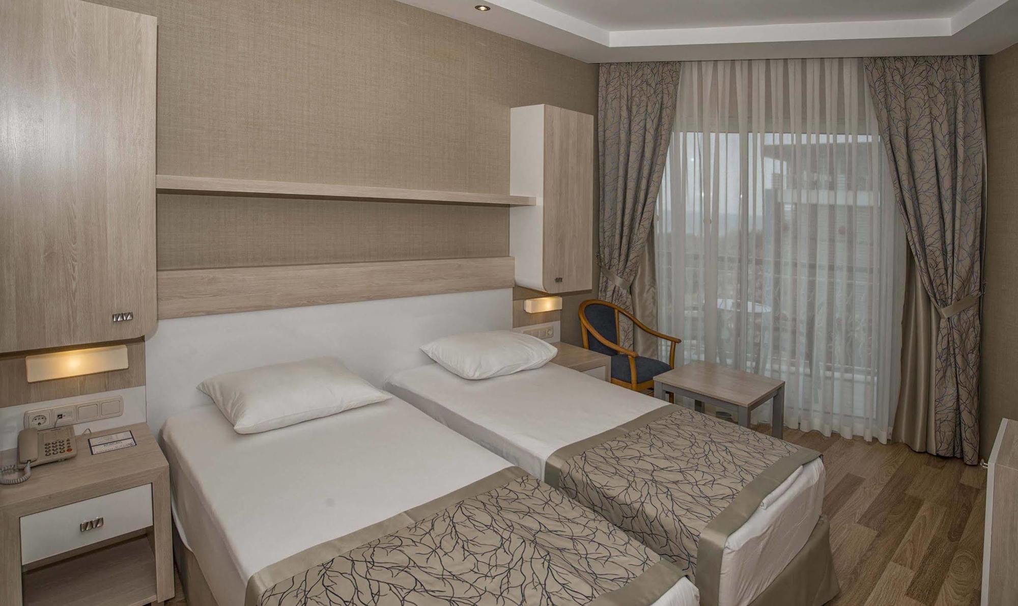 Hotell Riviera & 4*